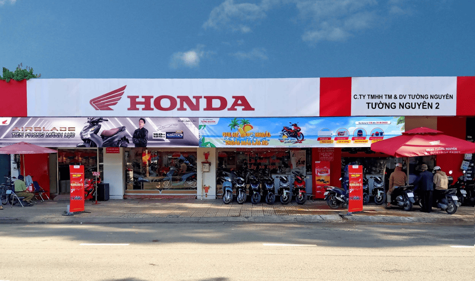 Khu vực sửa chữa xe máy tại HEAD Tường Nguyên