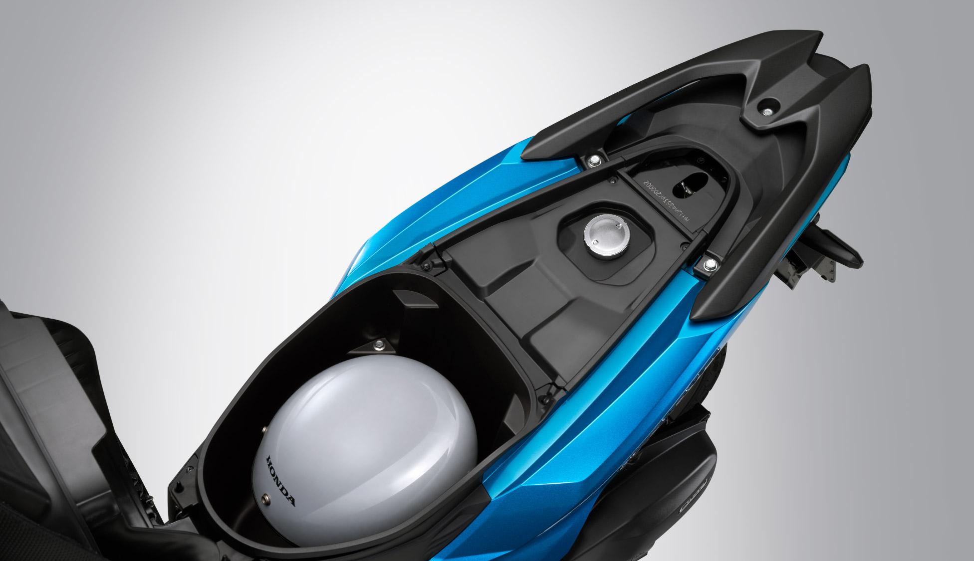 Vario 125 — Hộc đựng đồ dưới yên rộng rãi
