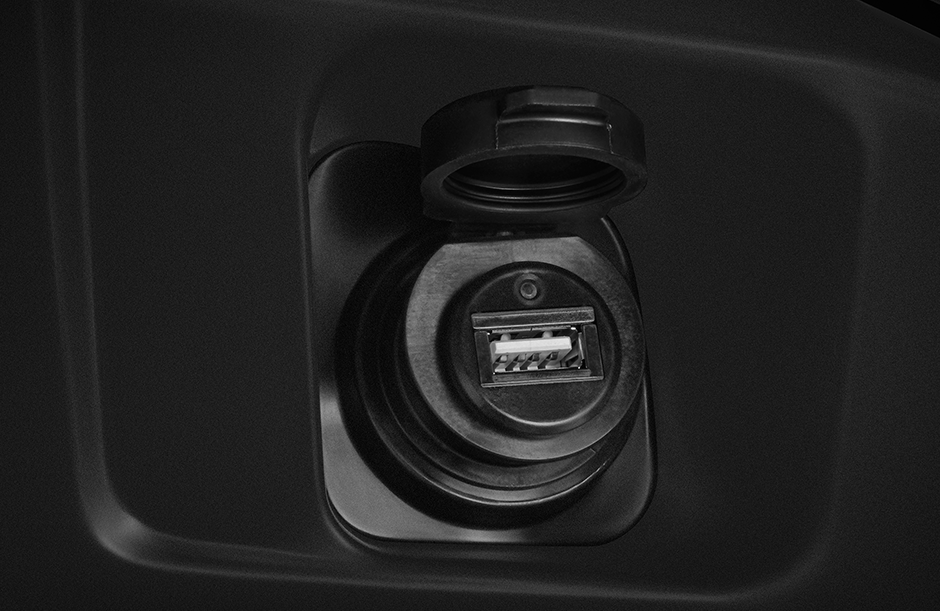 WINNER R — Cổng sạc USB tiện lợi
