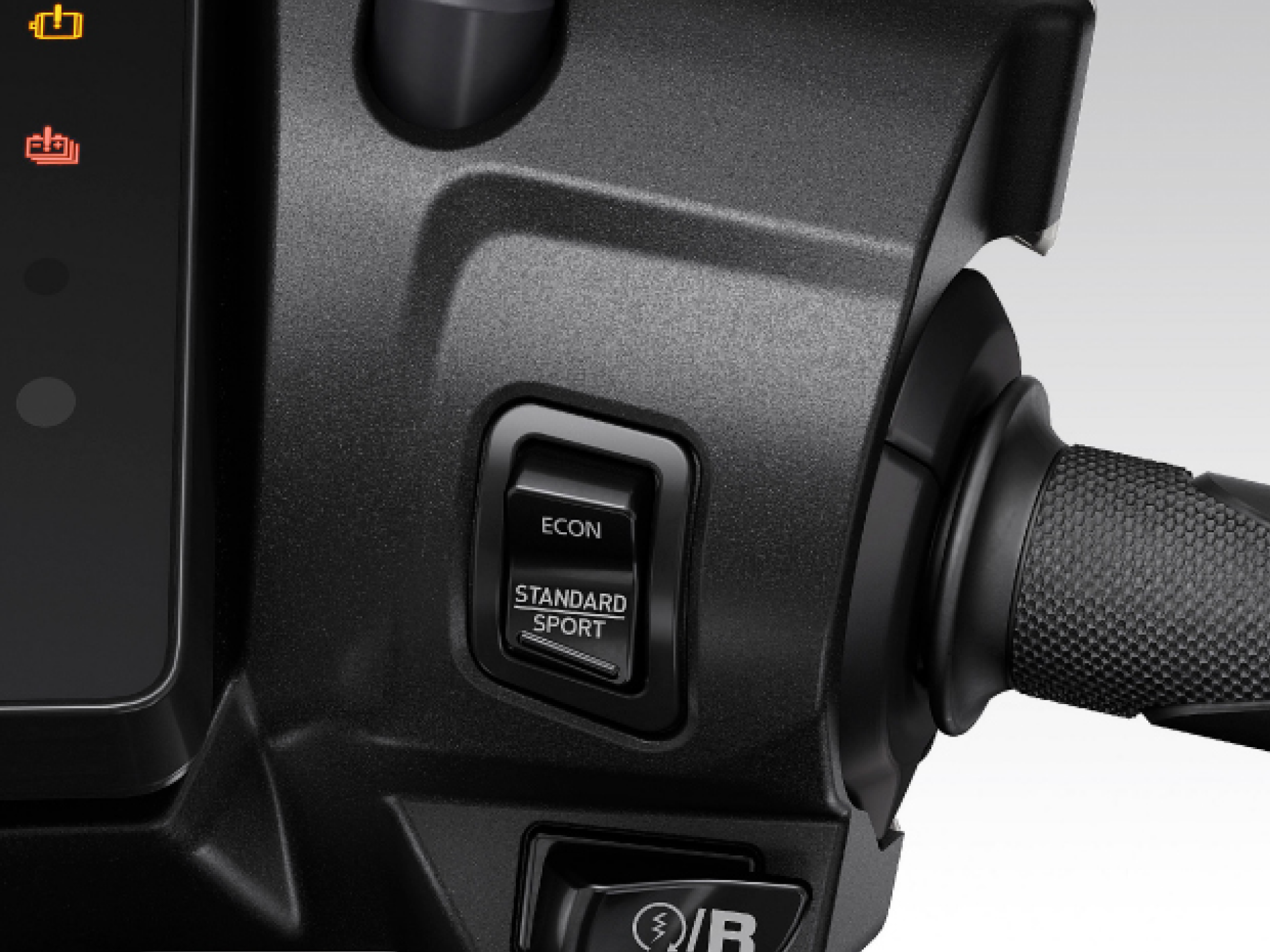 CUV e: — 3 chế độ lái khác nhau và chế độ hỗ trợ lùi xe tiện lợi