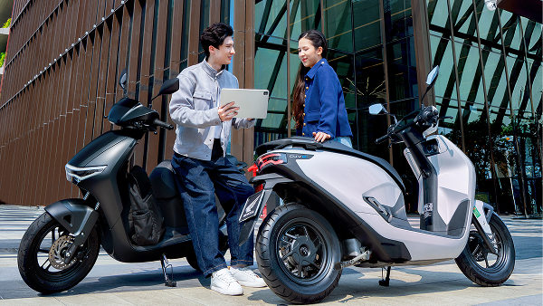 CUV e: — Honda RoadSync Duo®