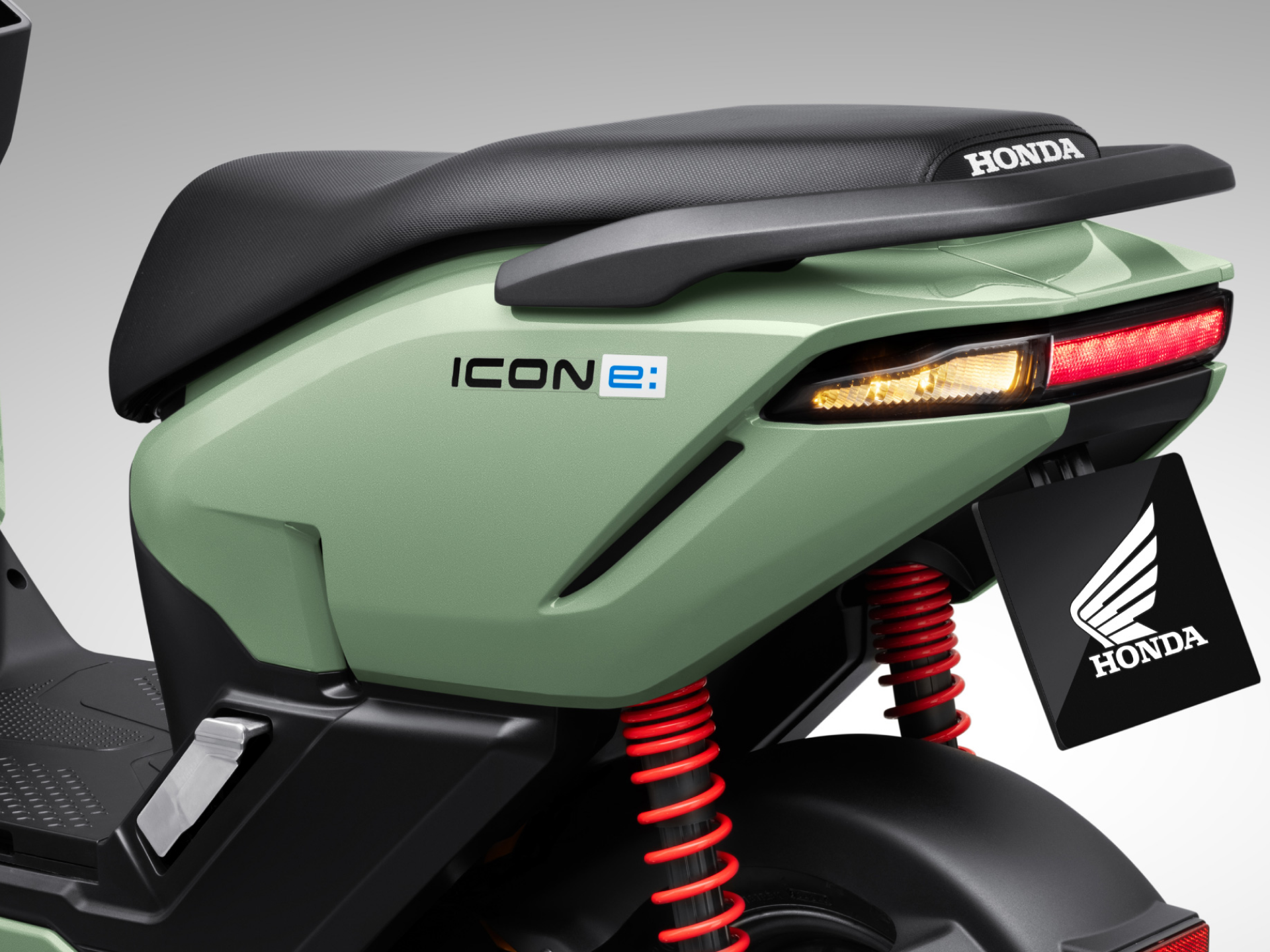 ICON e: — Thiết kế đuôi xe ấn tượng