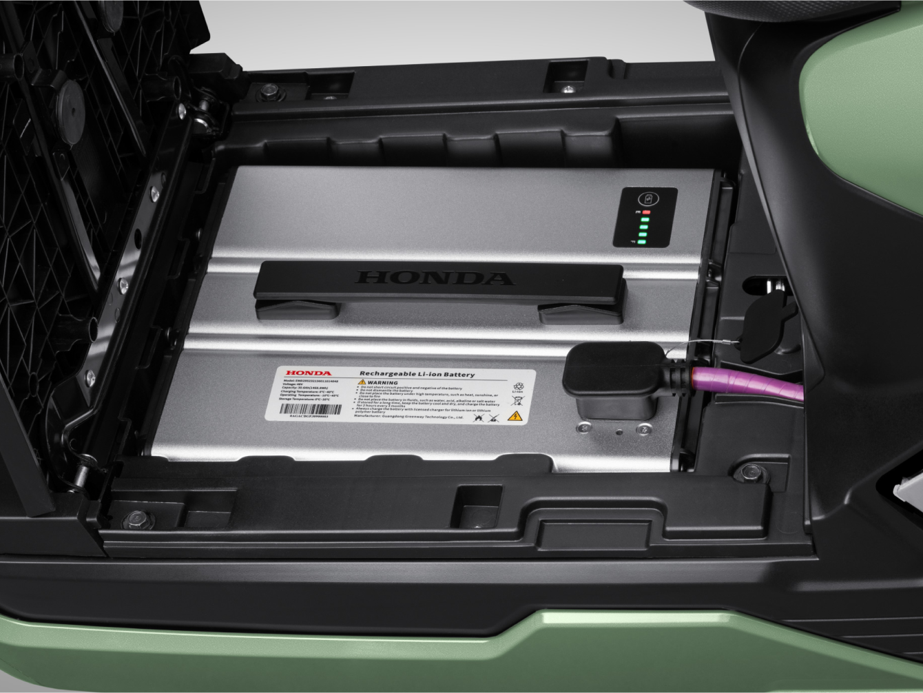 ICON e: — Pin Lithium-ion an toàn và có thể sạc theo 2 cách