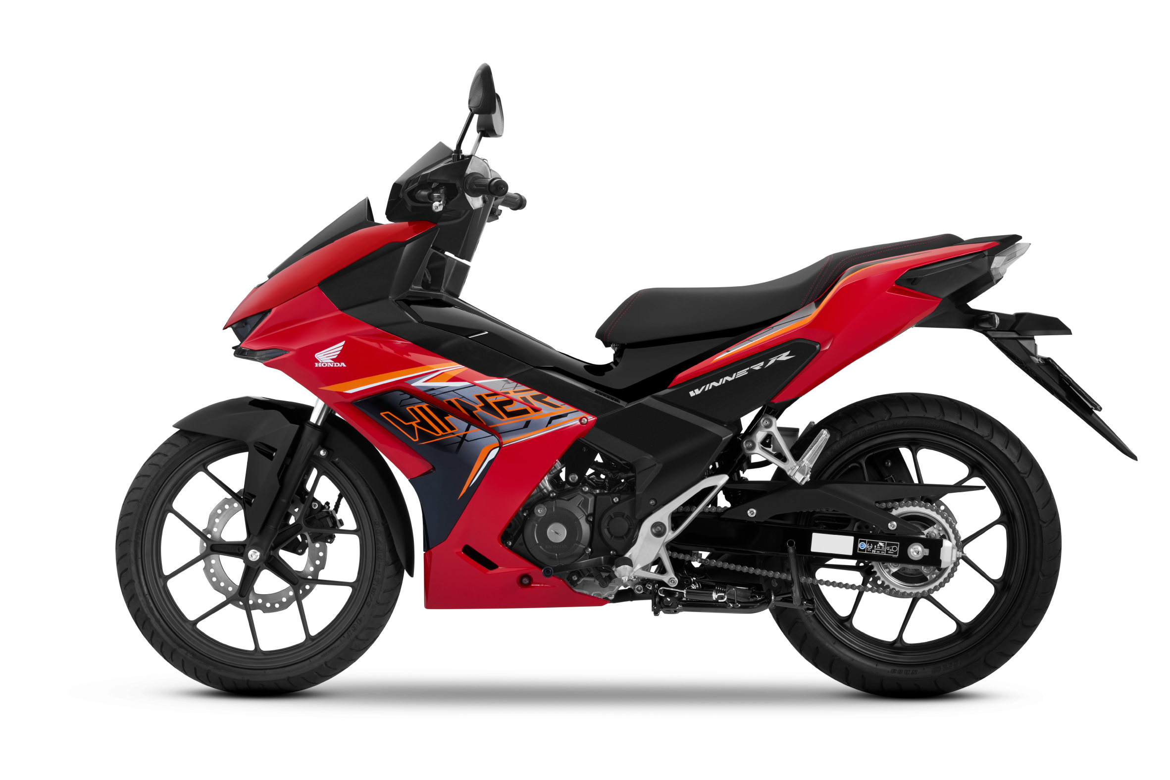 WINNER R — Tiêu Chuẩn — 2026 — màu Đỏ Đen, góc nhìn 3